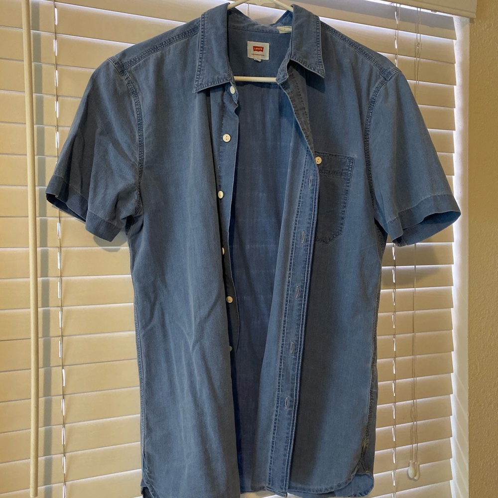 Levi’s button down shirt sleeve